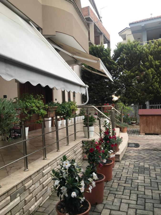 Guest House Il Palazzo Durres Exterior photo